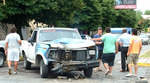 29/12/2007: CHOQUE SIN HERIDOS EN RIVADAVIA Y ALBERDI.  La camioneta Ford F100 sufri� importantes da�os. 