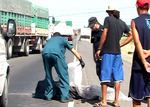 15/01/2008: MUERE UN HOMBRE QUE TRANSITABA EN BICICLETA POR LA PANAMERICANA.  Familiares de la victima, al momento de la identificaci�n del cuerpo. 