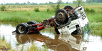 29/01/2008: VARIOS HERIDOS EN DISTINTOS ACCIDENTES OCURRIDOS DURANTE LA JORNADA DE AYER.  El chofer del cami�n era el due�o de la empresa. 