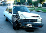 06/02/2008: Un lesionado al chocar un auto contra un �rbol.  El auto sufri� importantes da�os en su parte frontal. 