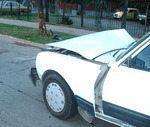 06/02/2008: Un lesionado al chocar un auto contra un �rbol.  Al parecer el auto choc� contra un �rbol ubicado sobre la vereda. 