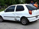 09/02/2008: Un lesionado al chocar una moto y un auto.  El auto Fiat Palio, con el que choc� la moto. 