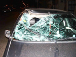 22/03/2008: Muere un menor atropellado por un auto.  En el frente del auto se puede advertir claramente la violencia del impacto.      En horas de la noche de ayer, se produjo un tr�gico hecho en la Ruta 6, donde un menor perdi� la vida al ser atropellado por un autom�vil 