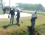 18/04/2008: Caos, choques y vuelcos a causa del humo.  El personal especializado de inmediato gener� una zanja para contener el Derrame.    Un cami�n con �cido volc� en la colectora Norte y hubo que evacuar la zona, adem�s hubo en un rato otros dos vuelcos. Las principales rutas de la zona y el puerto local permanecieron cerrados durante gran parte de la jornada. La Panamericana fue un caos 