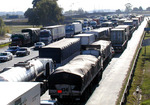 18/04/2008: Caos, choques y vuelcos a causa del humo.  Hasta despu�s del mediod�a transitar por la 9 en direcci�n a Rosario fue un caos.    Un cami�n con �cido volc� en la colectora Norte y hubo que evacuar la zona, adem�s hubo en un rato otros dos vuelcos. Las principales rutas de la zona y el puerto local permanecieron cerrados durante gran parte de la jornada. La Panamericana fue un caos 