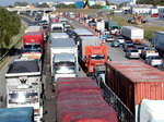 18/04/2008: Caos, choques y vuelcos a causa del humo.  Varios kil�metros de cola de camiones gener� el corte de la Ruta 9.    Un cami�n con �cido volc� en la colectora Norte y hubo que evacuar la zona, adem�s hubo en un rato otros dos vuelcos. Las principales rutas de la zona y el puerto local permanecieron cerrados durante gran parte de la jornada. La Panamericana fue un caos 